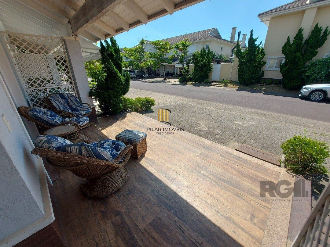 Casa em Condomínio Fechado com 3 quartos e 150m² privativos