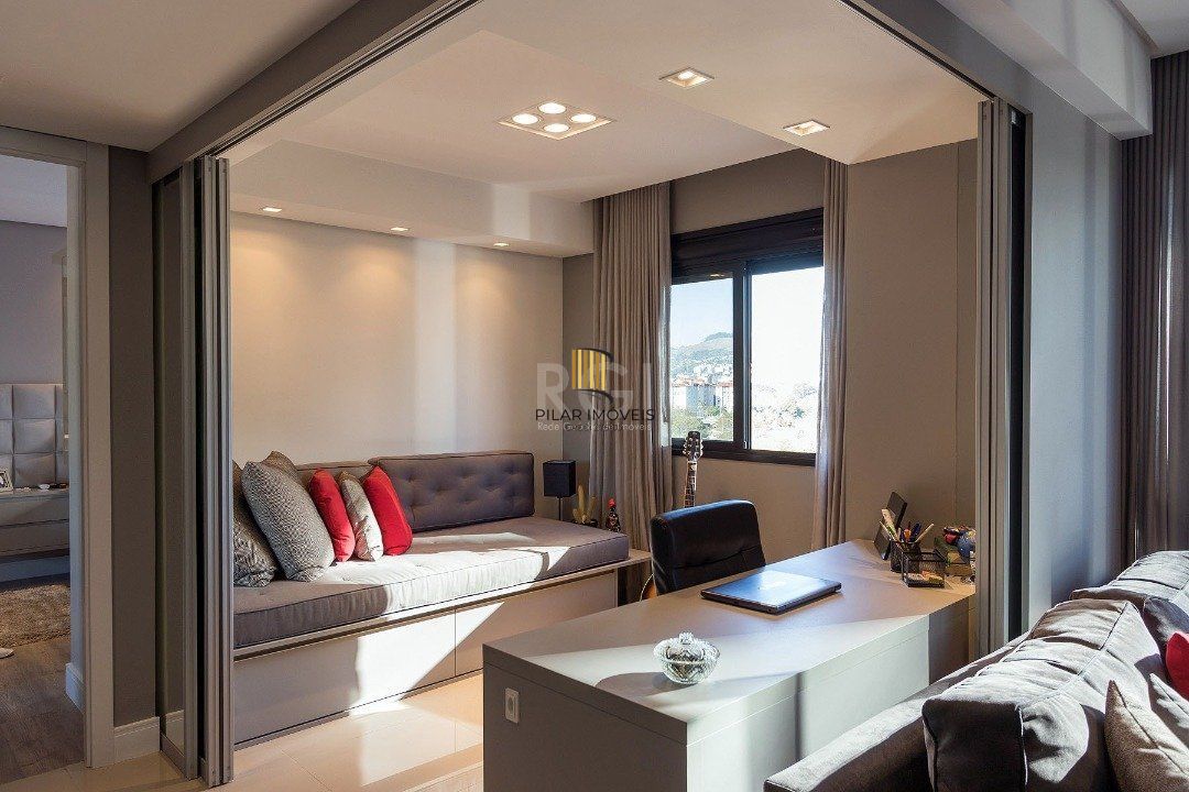 Apartamento | 2 Dormitórios | 1 Suíte | 1 Vaga | Bairro Cristal | Porteira Fechada