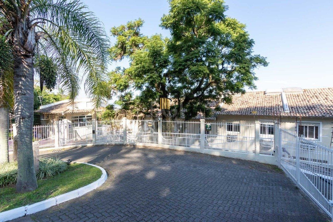 Casa Condominio para Venda - 245.29m², 3 dormitórios, sendo 1 suites, 2 vagas - Pedra Redonda