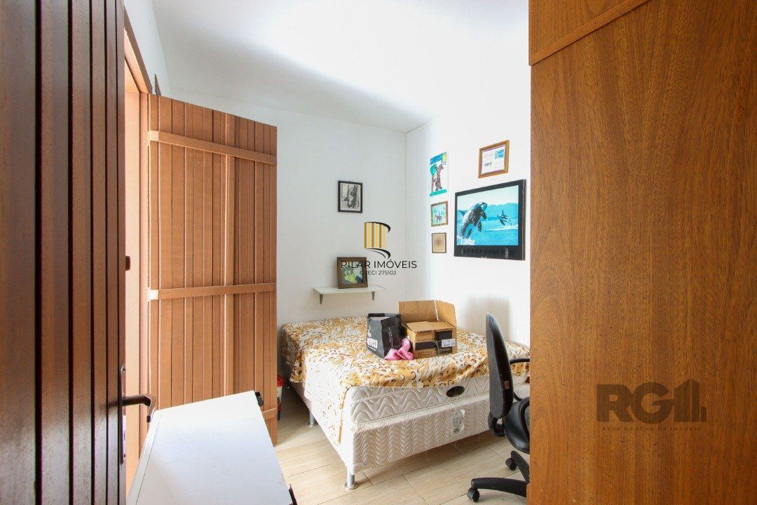 Casa térrea com  hall de entrada ,4 dormitórios