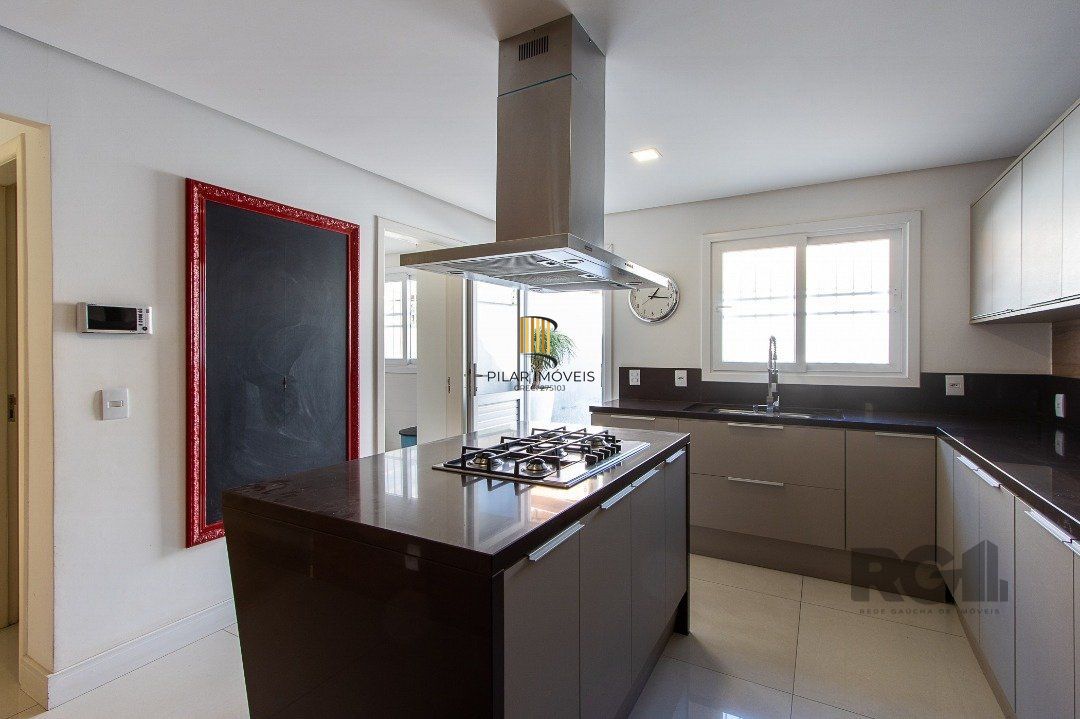 Casa 4 dormitórios no bairro Nonoai