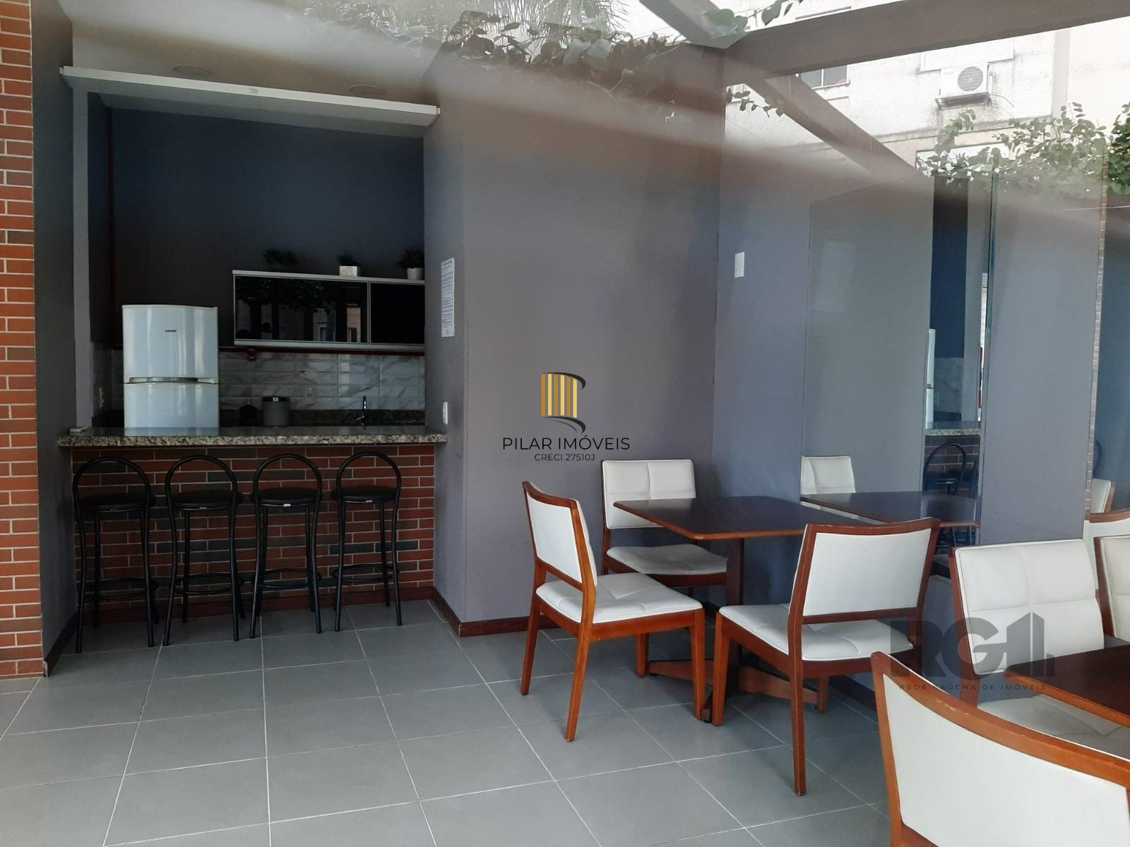 Apartamento de 3 dormitórios, 1 suíte e 1 vaga escriturada no bairro Ipanema.