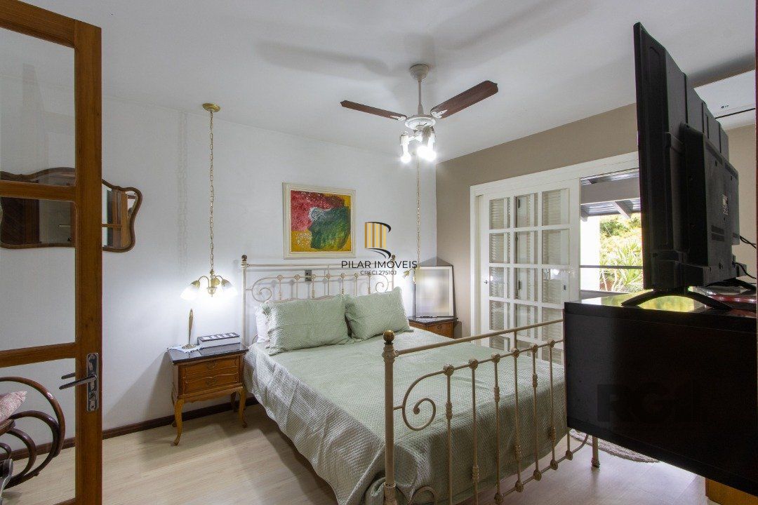 Casa 4 dormitórios no bairro Ipanema