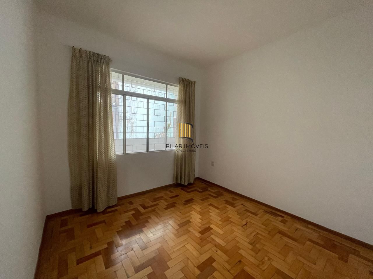 Terreno amplo com 690m², com duas casas construídas para moradia ou investyirdores!!