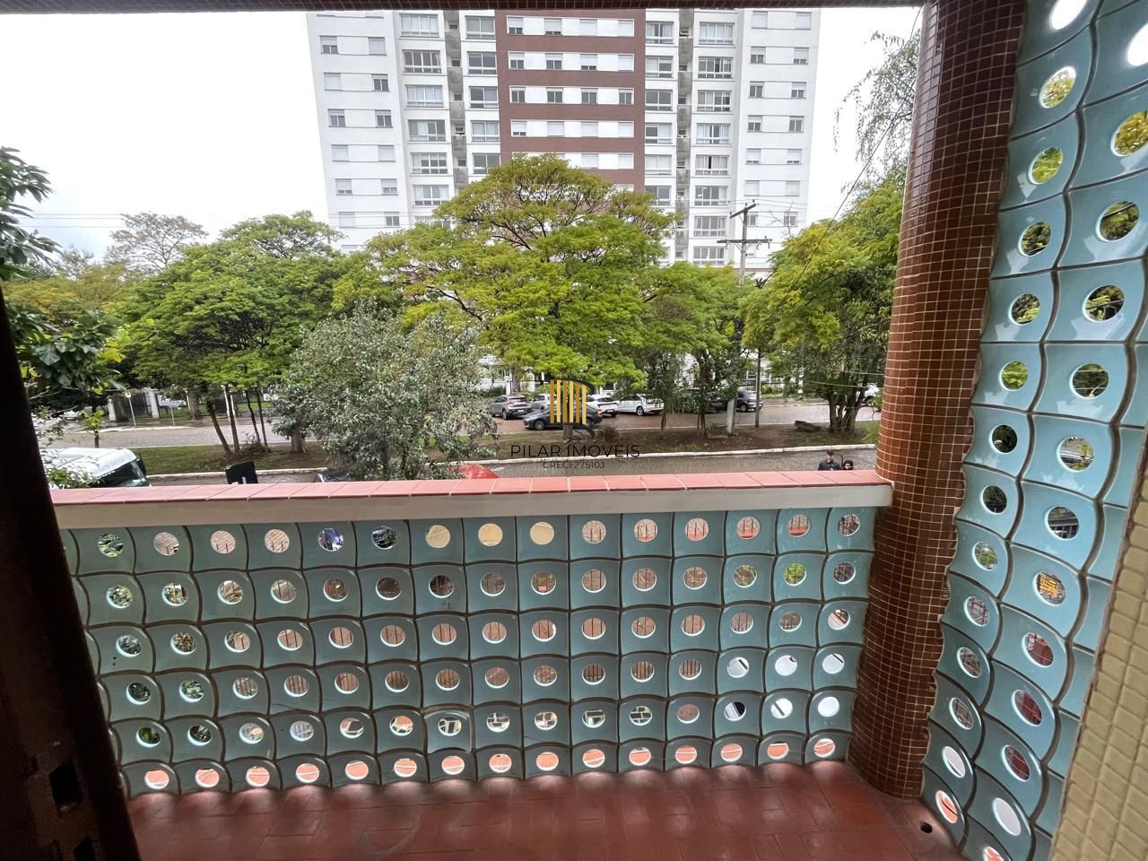 Terreno amplo com 690m², com duas casas construídas para moradia ou investyirdores!!