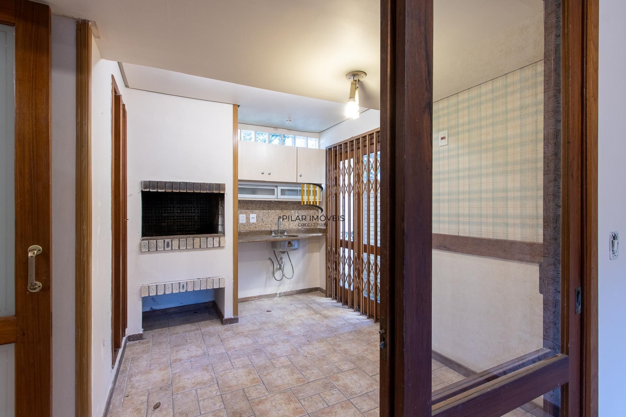Casa 3 dormitórios, 1 suíte, 2 vagas - Bairro Camaquã