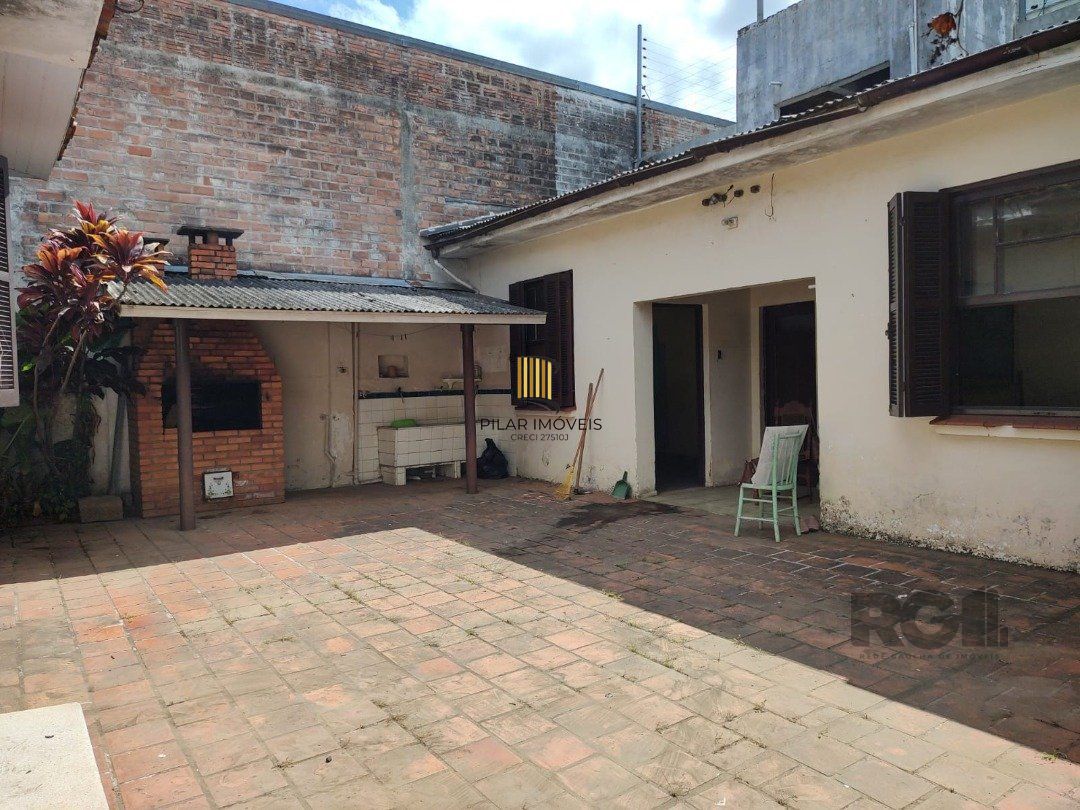 Casa comercial térrea na Av. Aparício Borges - bairro Teresópolis