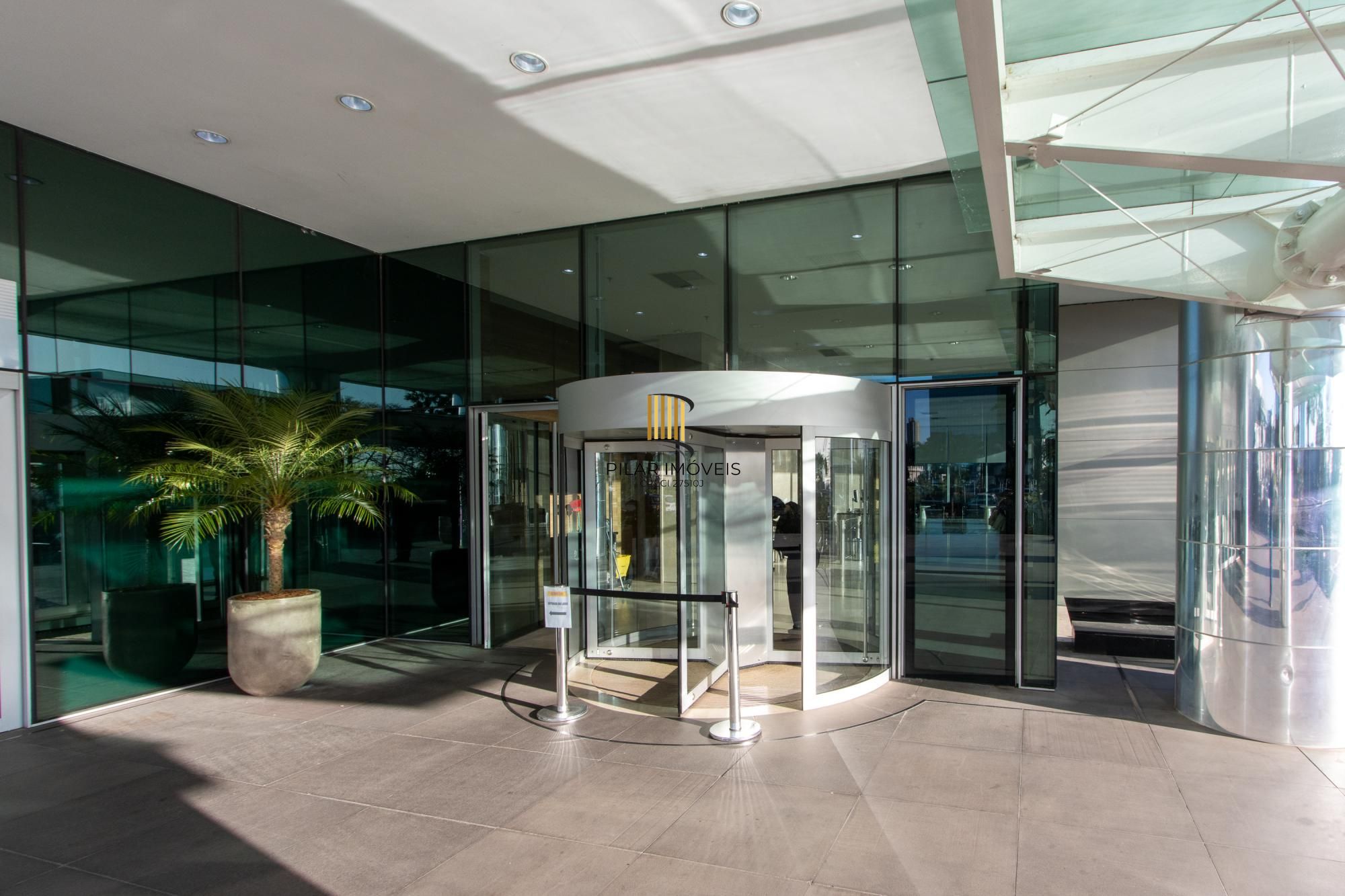 Sala Comercial no Ed. Cristal Tower  junto ao Barra Shopping no Bairro Cristal