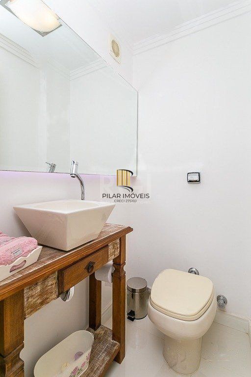 Apartamento para Venda - 110.55m², 3 dormitórios, sendo 2 suites, 1 vaga - Petrópolis