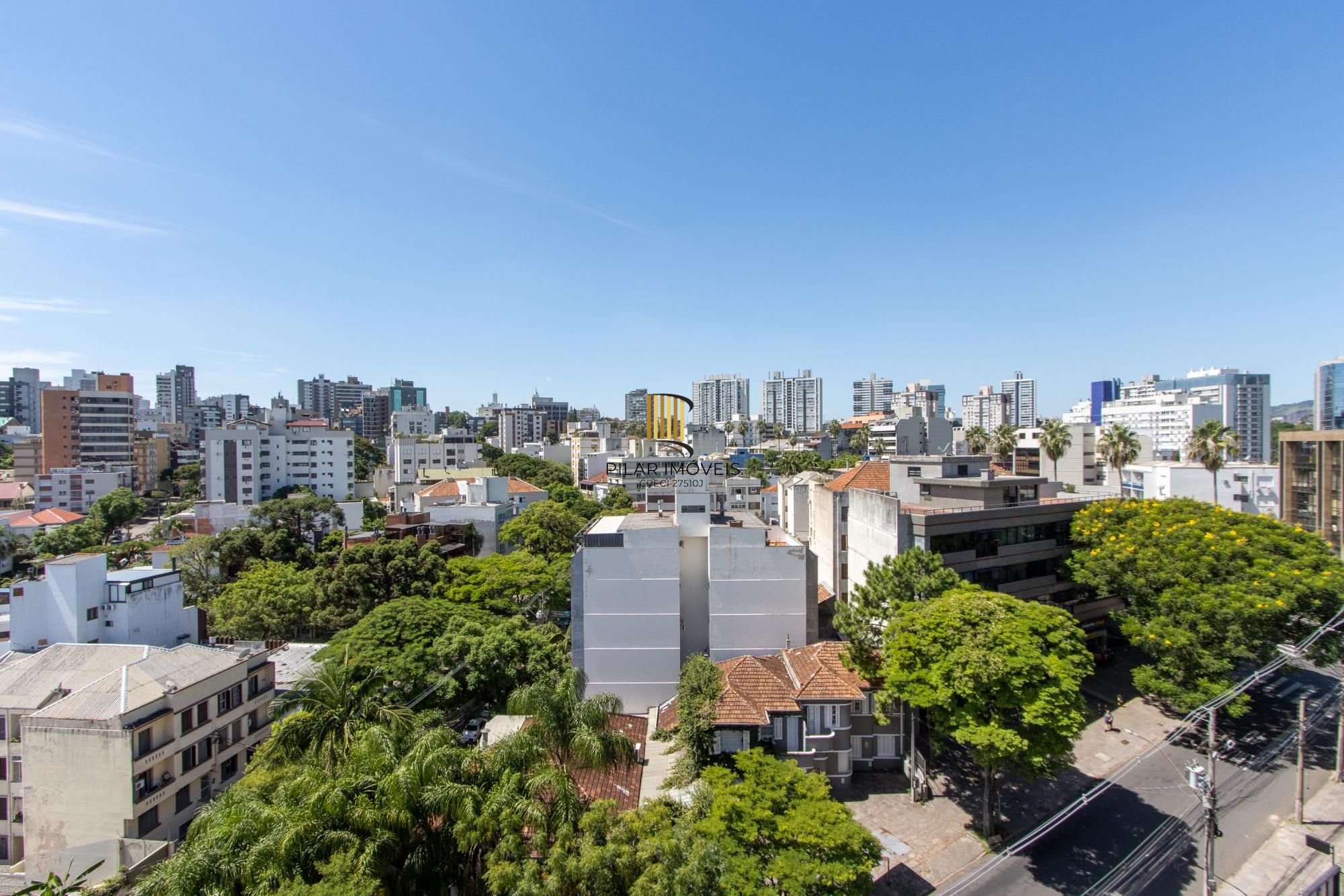 Cobertura com 2 dormitórios, incluindo 1 suíte.