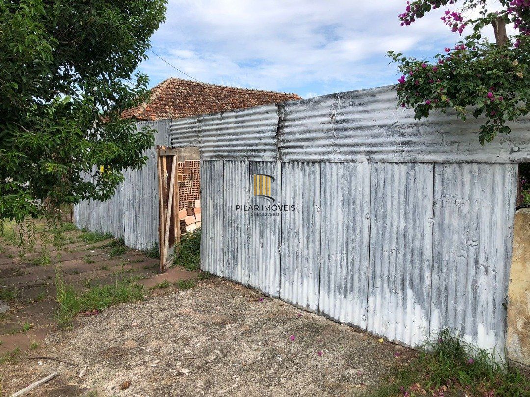 Terreno de 11x35 com projeto aprovado para duas casas de 167m2 com 3 dormitórios, amplo patio na frente e nos fundos.
