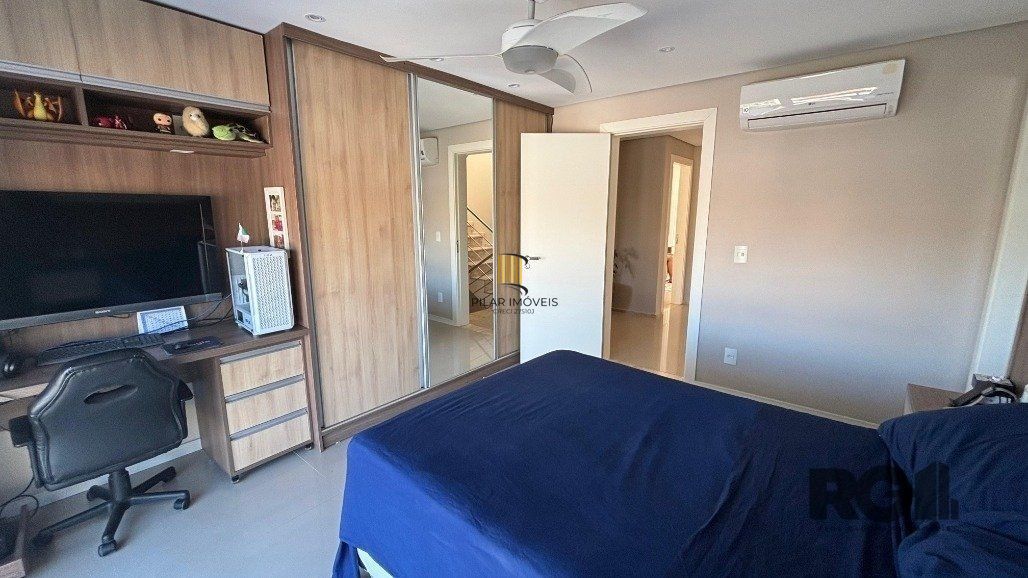Casa em condomínio com 4 suítes, 4 vagas de garagem, pátio com piscina