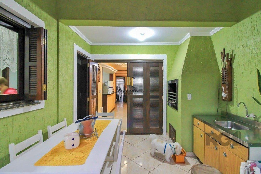 Casa para Venda - 167m², 3 dormitórios, sendo 1 suites, 7 vagas - Hípica
