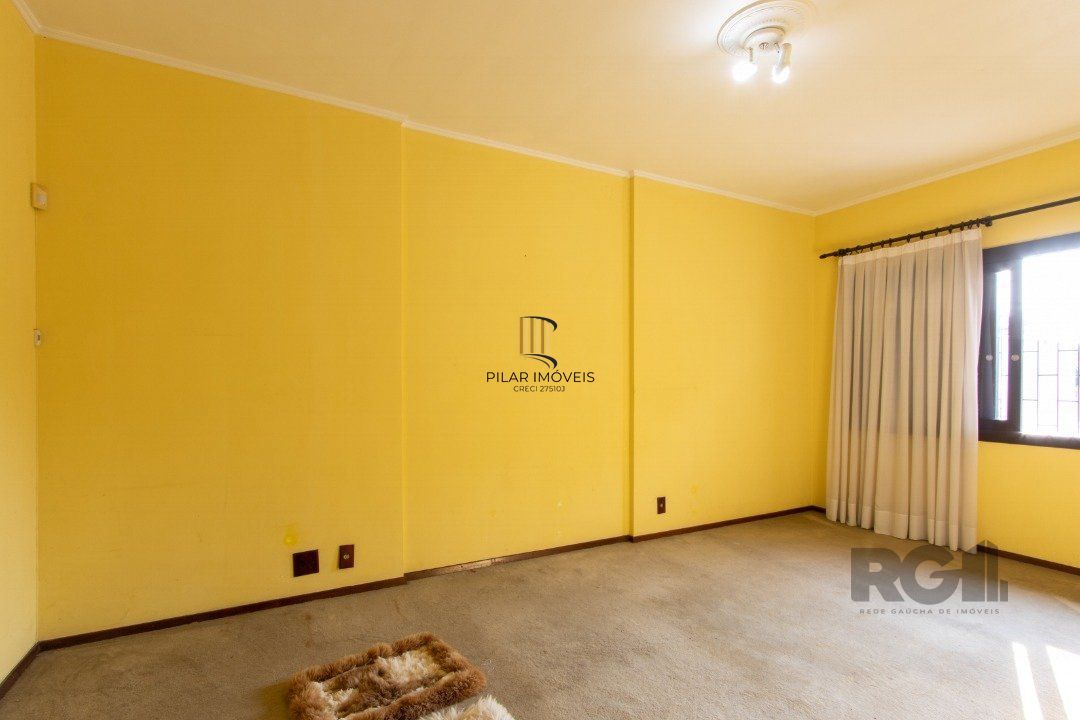 Casa para Venda - 72.6m², 4 dormitórios, sendo 1 suites, 6 vagas - Camaquã