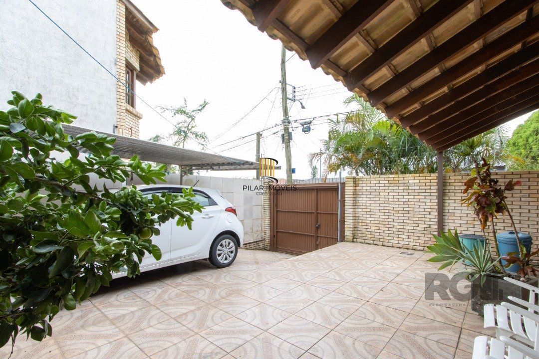 Casa para Venda - 180.3m², 3 dormitórios, sendo 1 suites, 3 vagas - Guarujá