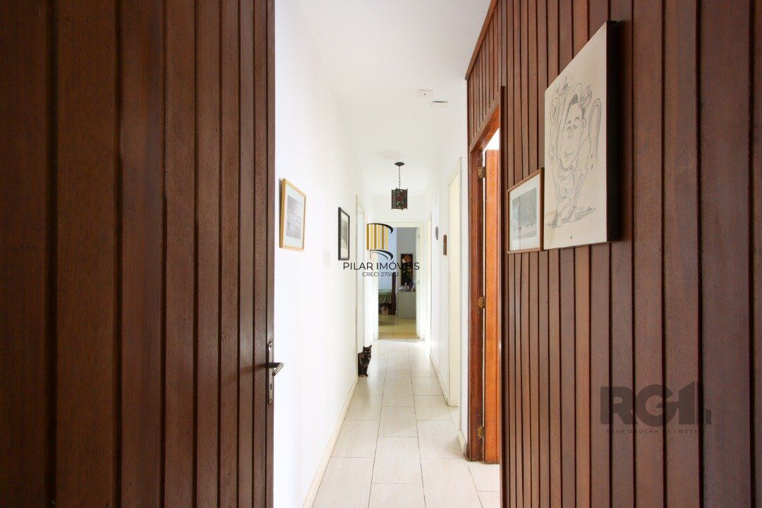 Casa térrea com  hall de entrada ,4 dormitórios