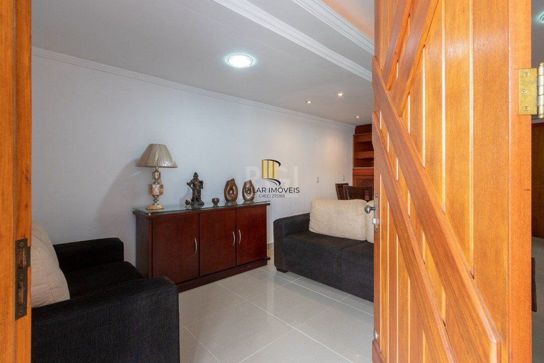 Casa para Venda - 247m², 3 dormitórios, sendo 1 suites, 4 vagas - Vila Nova