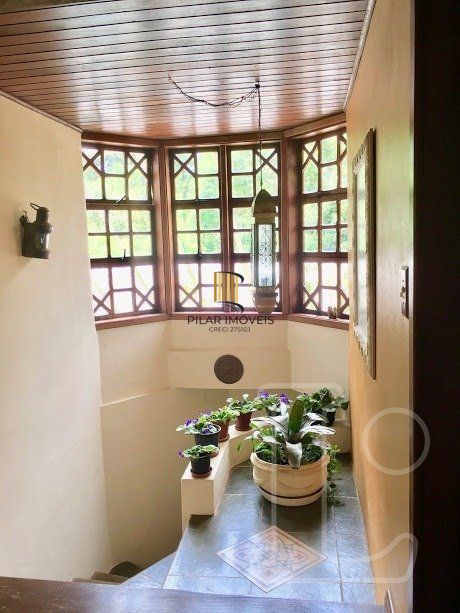 Casa para Venda - 570m², 3 dormitórios, sendo 1 suites, 2 vagas - Hípica