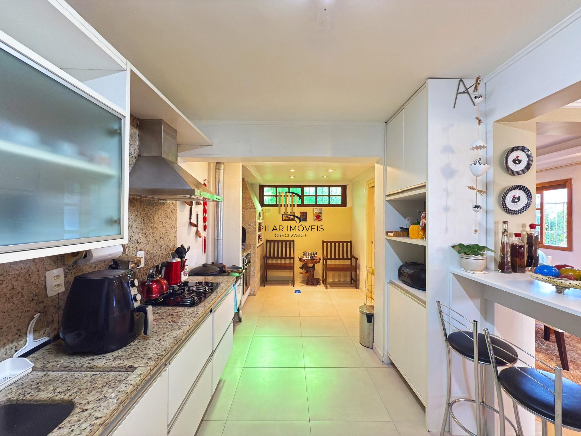 Casa em condomínio bairro Tristeza, com 185m² privativos.