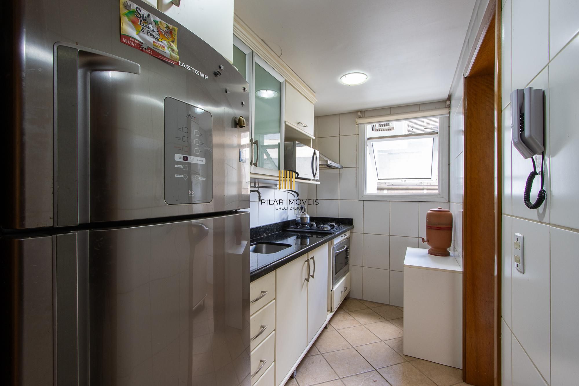 Apartamento com 2 dormitórios (reversível para 3) e 1 vaga escriturada  à venda no coração de Ipanema