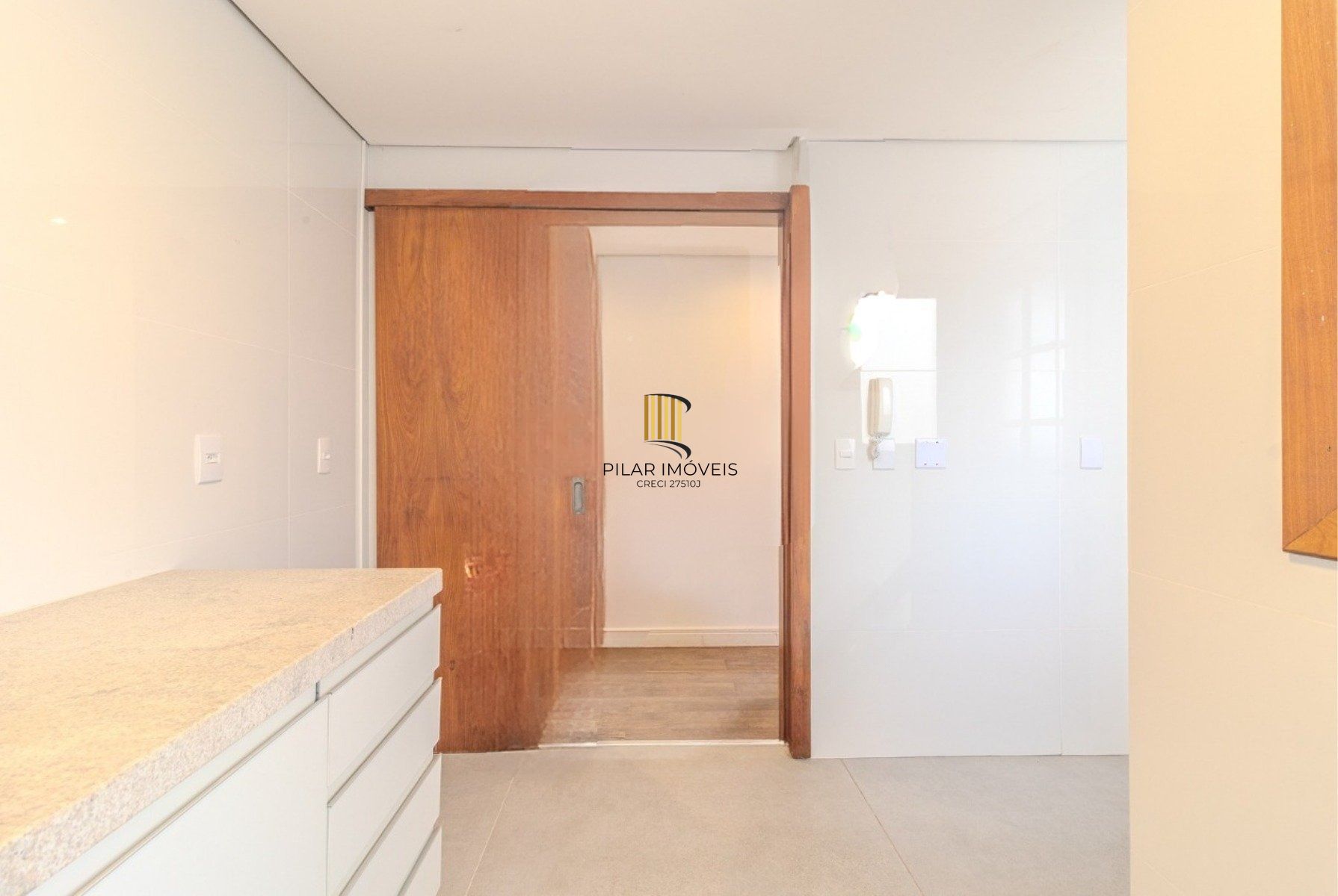 Apartamento com 114.02m², 3 dorm, Petrópolis com lareira e churrasqueira