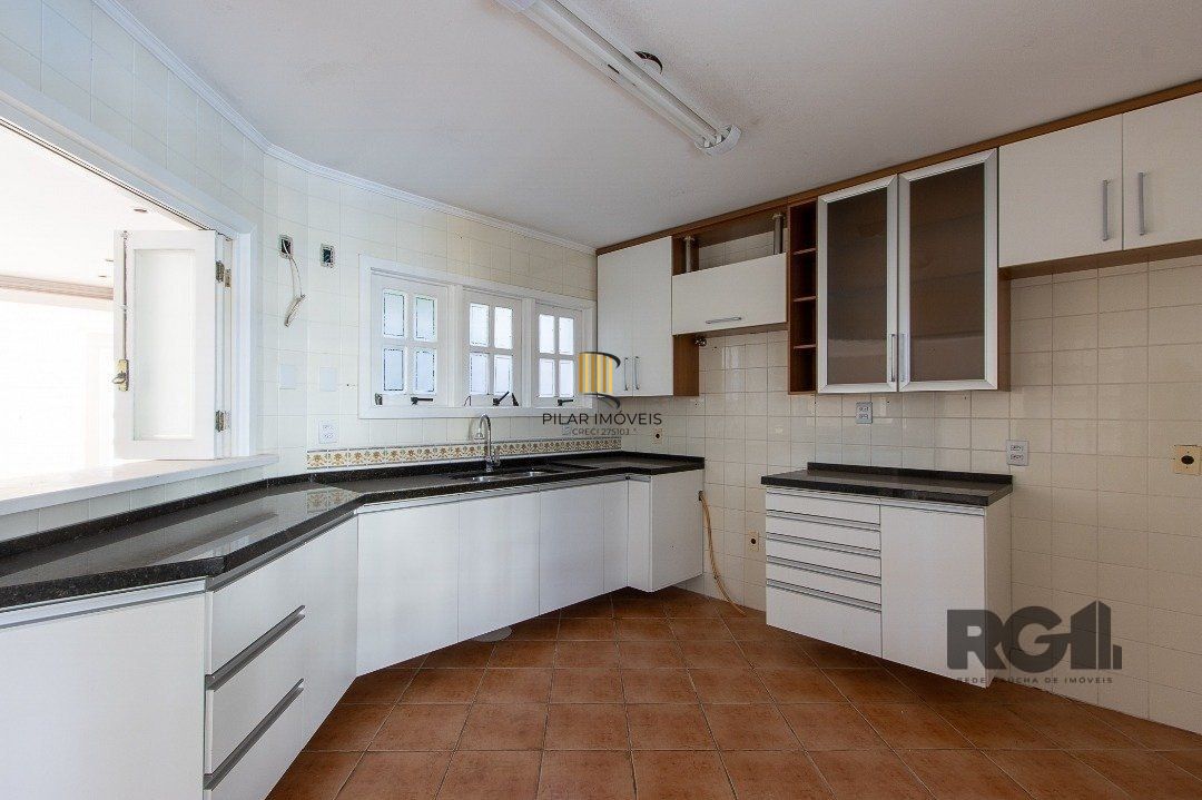 BELO SOBRADO, 3 QUARTOS, 1 SUITE, PISCINA, 320m² PRIVATIVOS - TRISTEZA