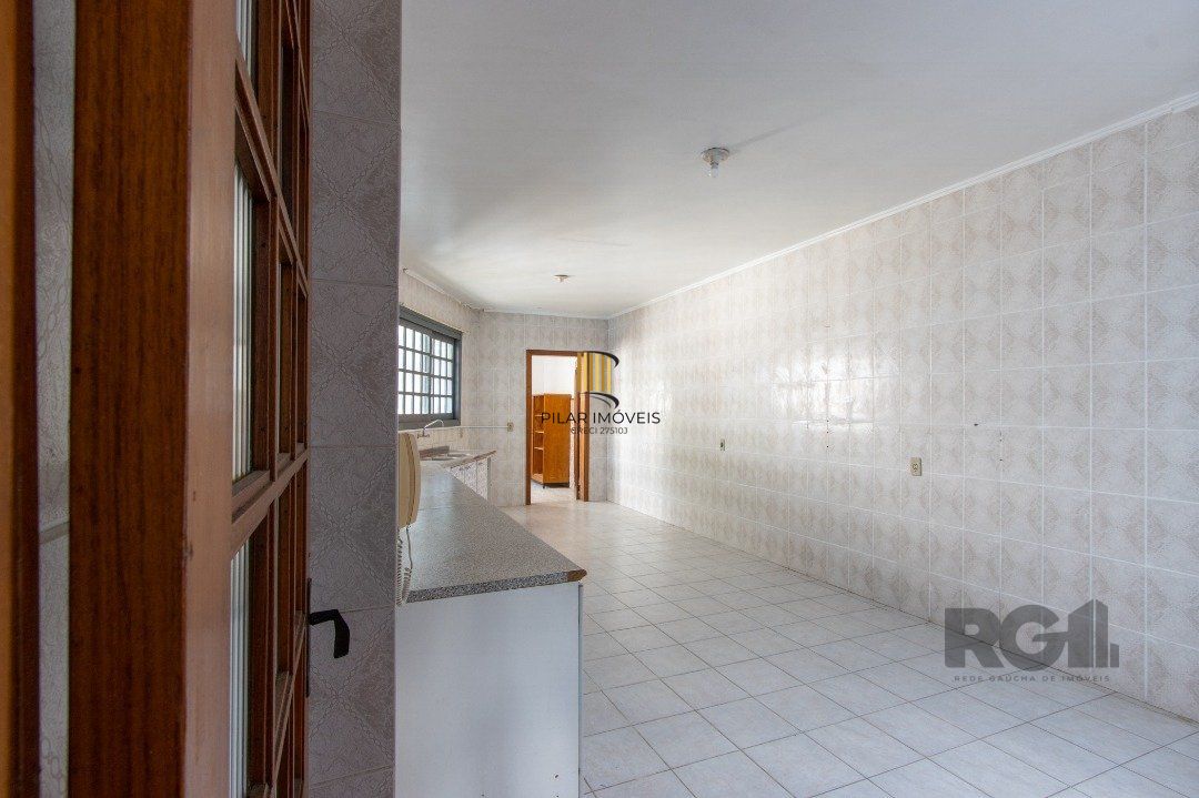 Casa 4 dormitórios no bairro Nonoai