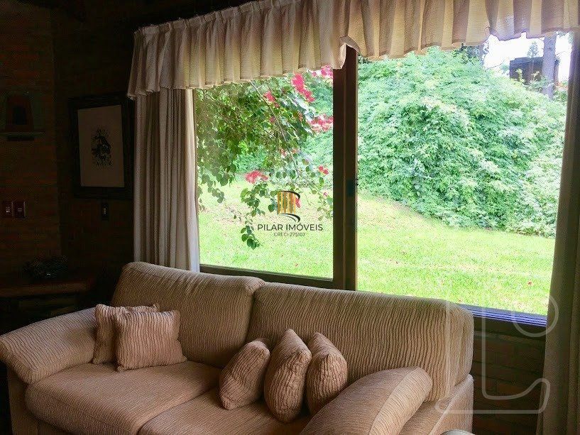 Casa para Venda - 570m², 3 dormitórios, sendo 1 suites, 2 vagas - Hípica