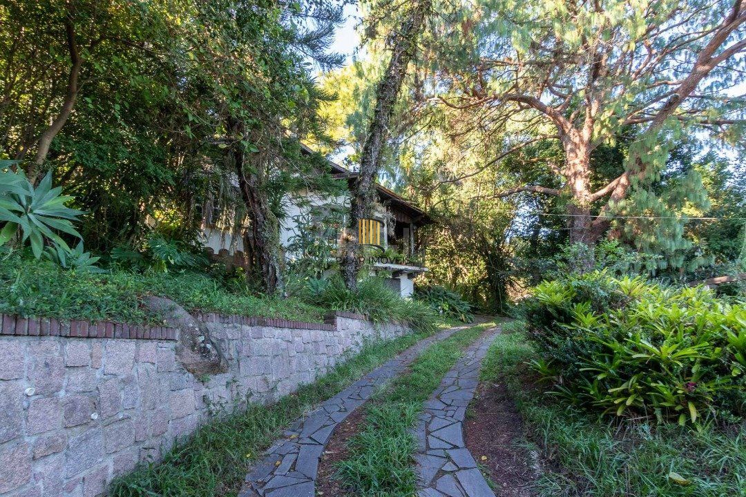 Casa para Venda - 192m², 4 dormitórios, sendo 3 suites, 4 vagas - Tristeza