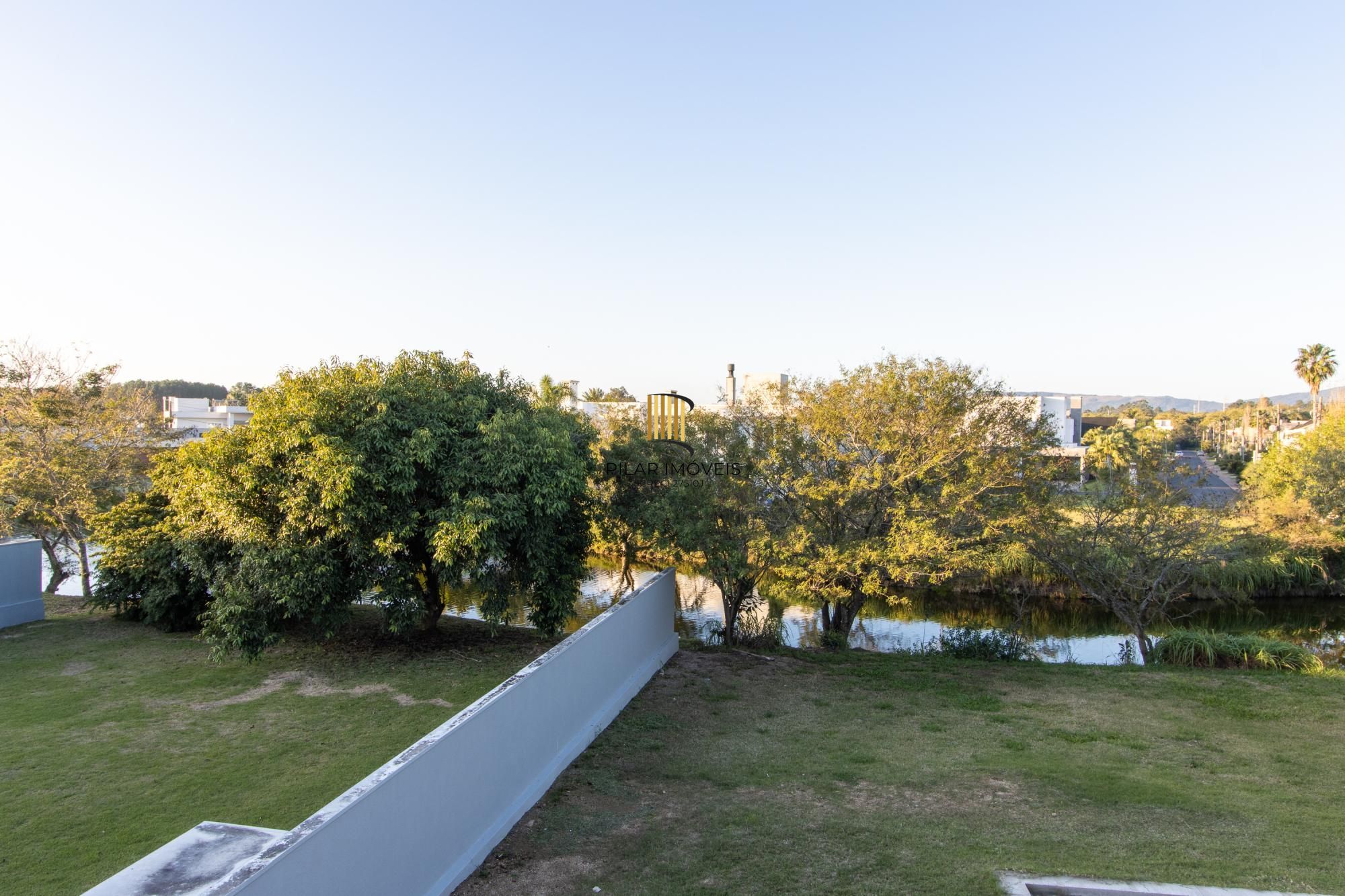 Linda Casa de 5 suítes com fundos Lago no TerraVille