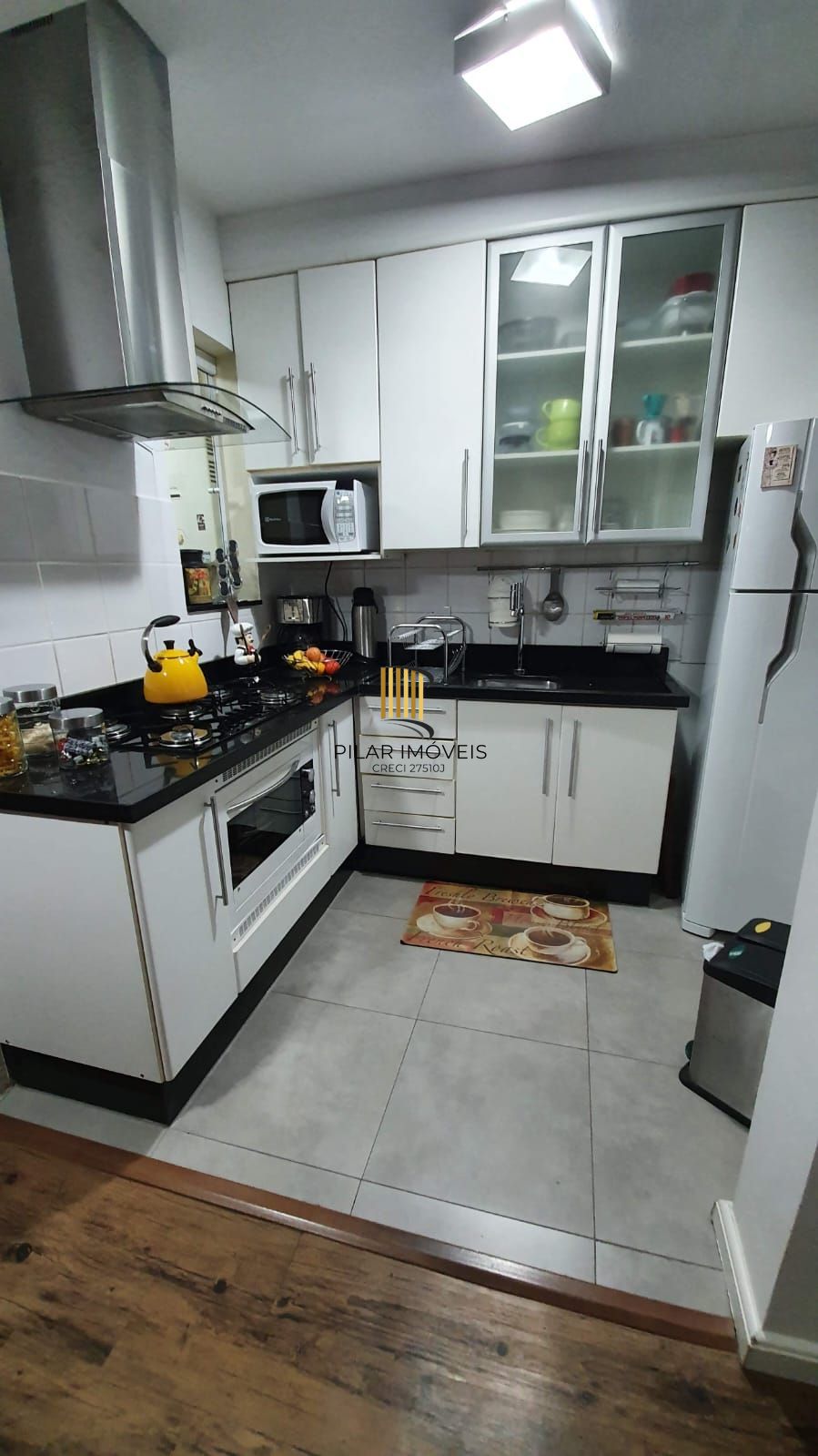 À venda sobrado em condomínio fechado e semi mobiliado!