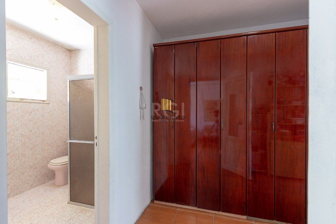 Sobrado para Venda - 356.93m², 4 dormitórios, sendo 2 suites, 4 vagas - Tristeza
