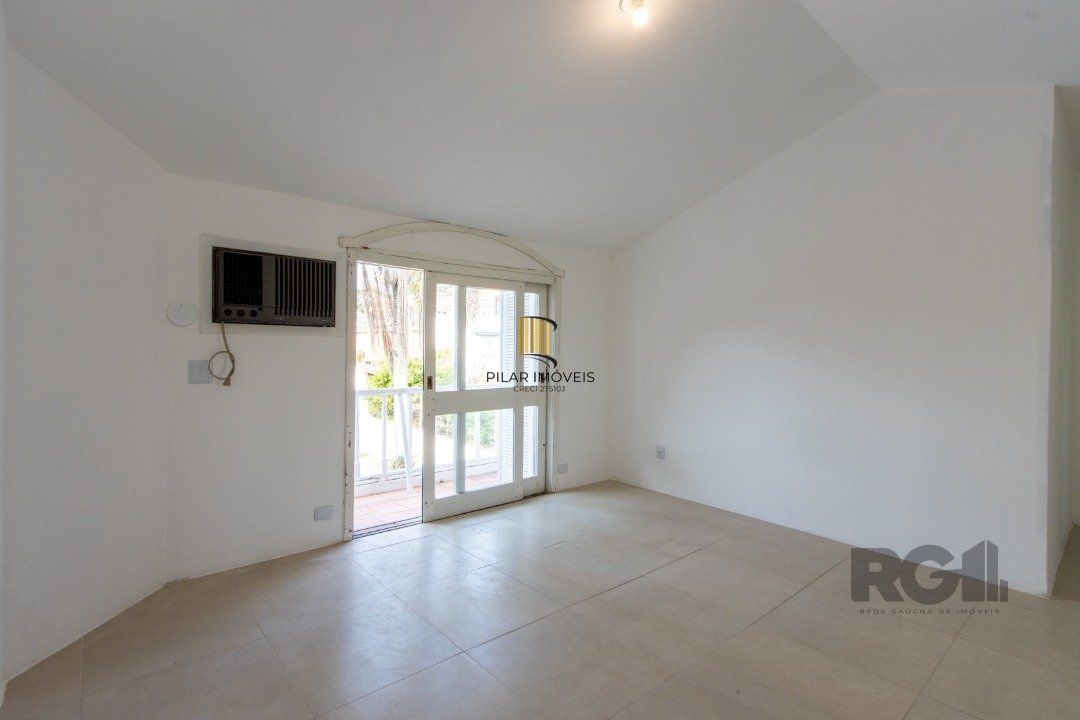 Casa para Venda - 337m², 3 dormitórios, sendo 1 suites, 3 vagas - Cristal