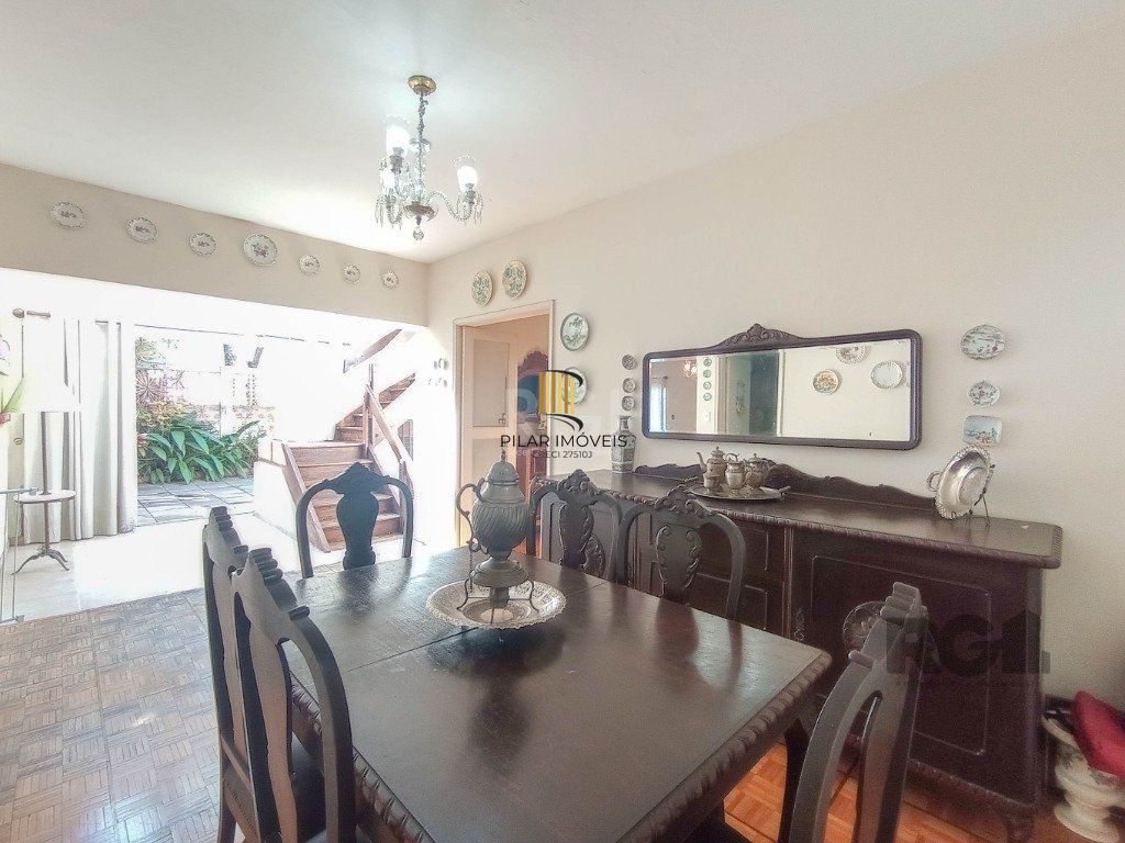 Casa para venda com 4 dormitórios no bairro Cristal