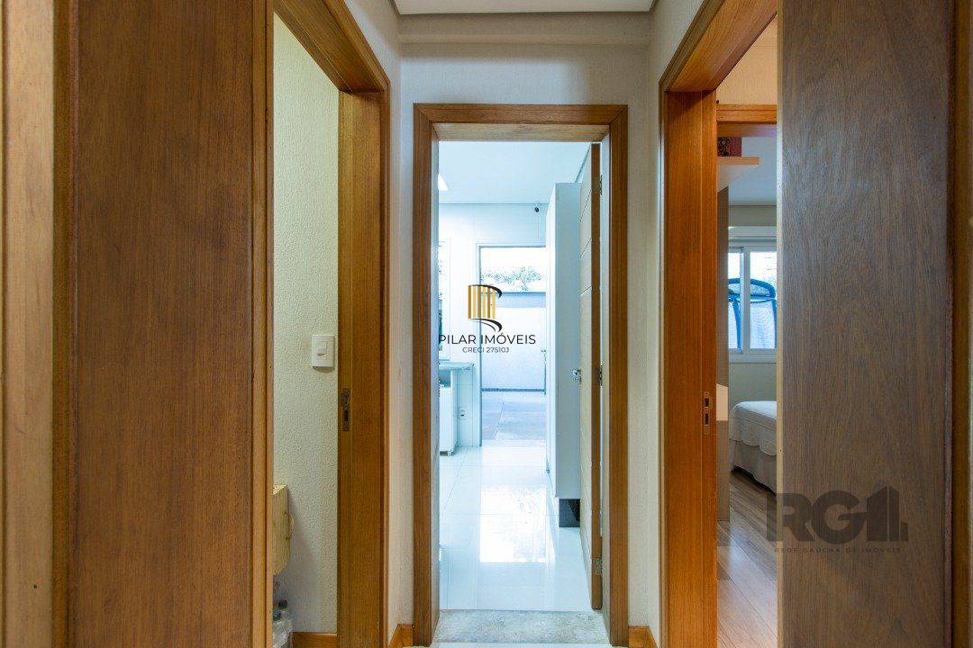 Casa com 5 suites com area privativa 714,00