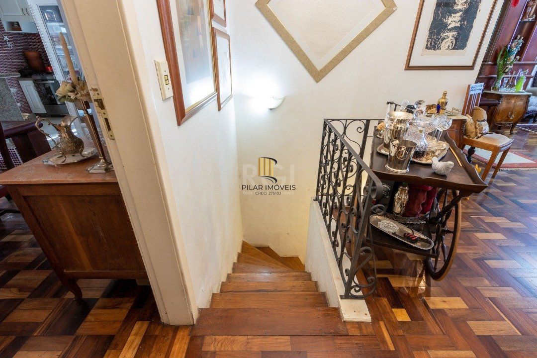 Casa para Venda - 192m², 4 dormitórios, sendo 3 suites, 4 vagas - Tristeza