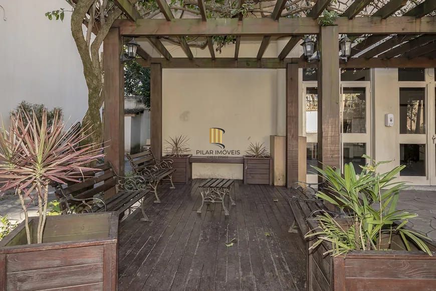 Apartamento de 2 quartos, no Bairro Tristeza, semi-mobiliado, com vaga escriturada.
