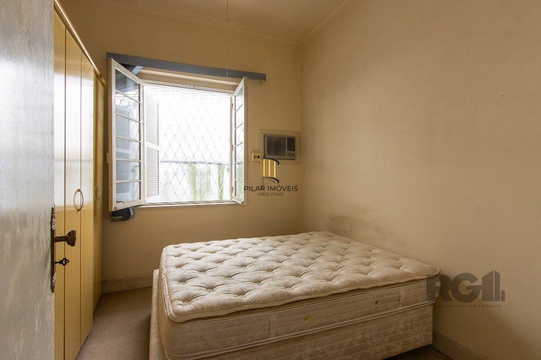 Casa 5 dormitórios no bairro Ipanema