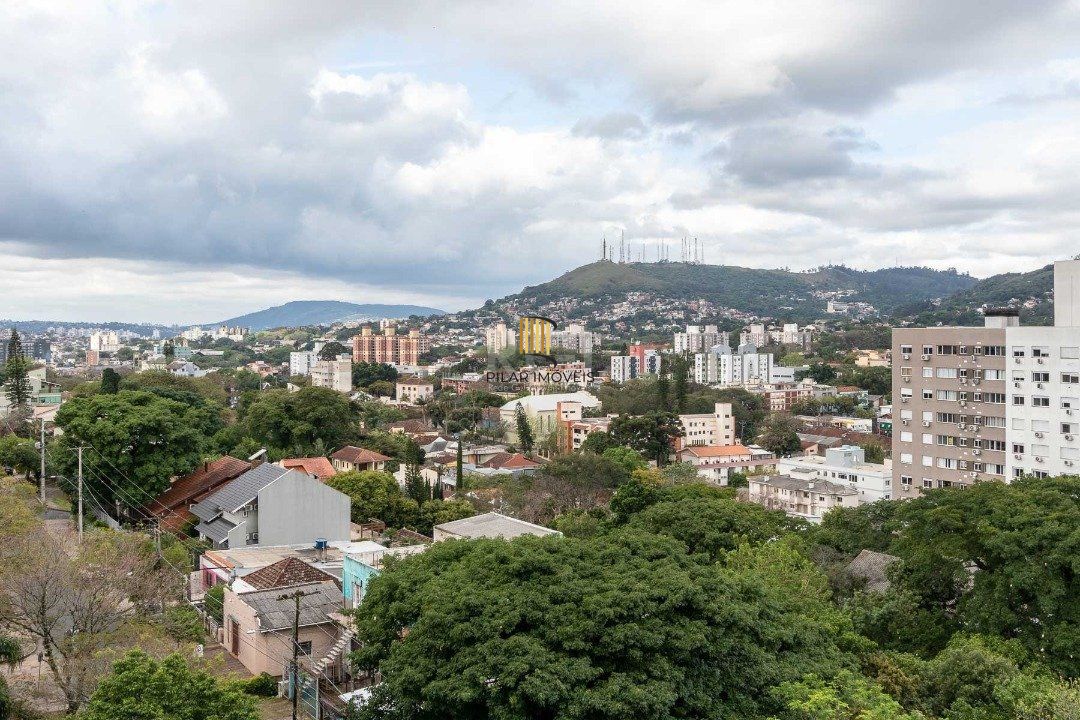 Apartamento no último andar com vista panorâmica, 2 dormitórios e até 4 vagas de garagem - Bairro Teresópolis, Zona Sul de Porto Alegre