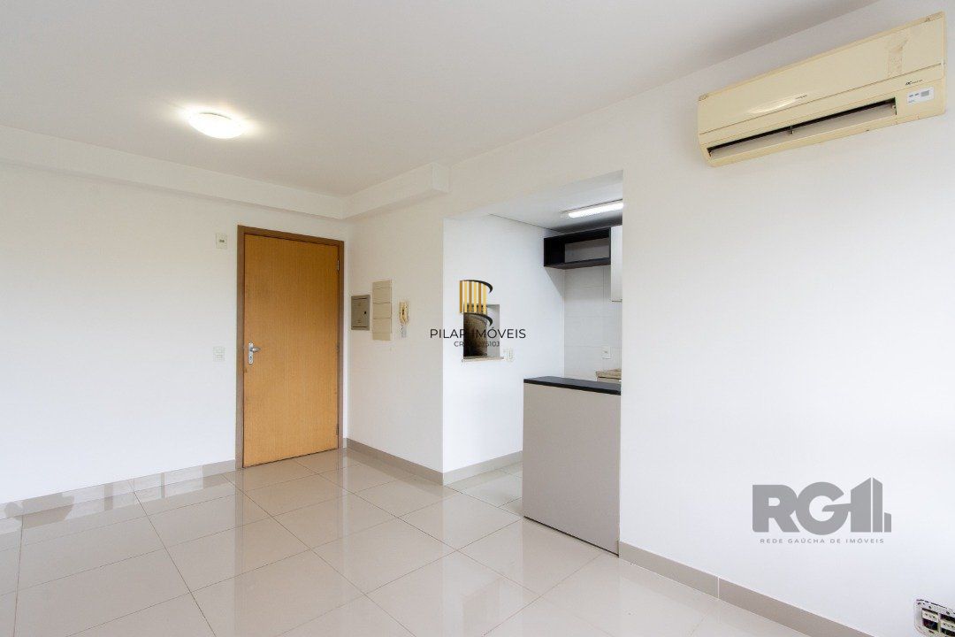 Apartamento semi-mobiliado, com área privada de 50,95 M2