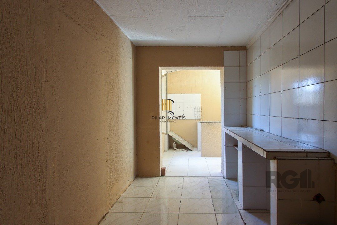 Casa de 2  dormitórios 1 vaga e um amplo pátio na Hípica Porto Alegre 