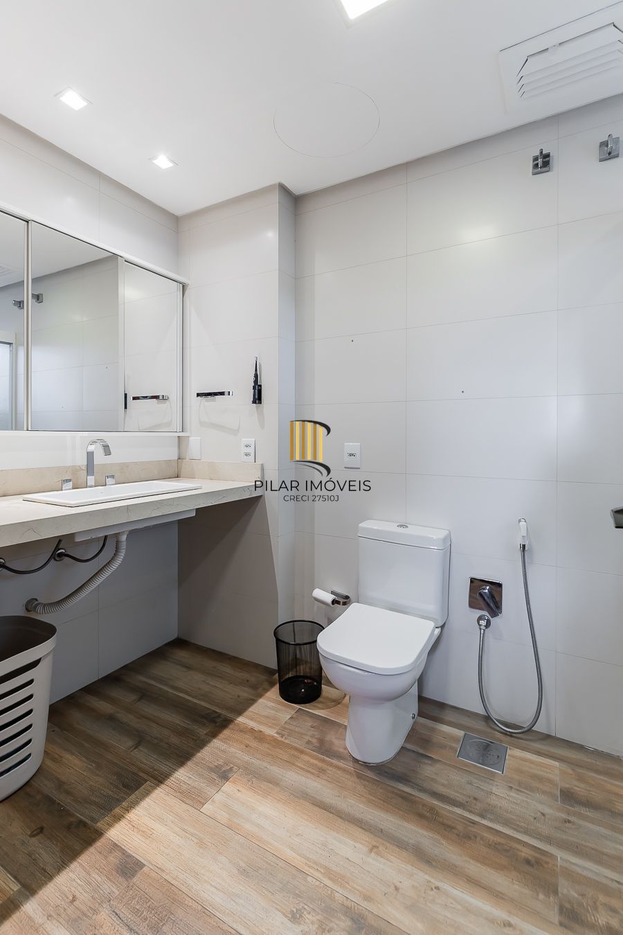 Apartamento 3 dormitórios, 3 vagas e 259 m² no bairro Auxiliadora.