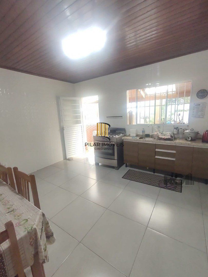 Casa de 3 dormitórios, 1 suíte e 2 vagas de garagem em Viamão.