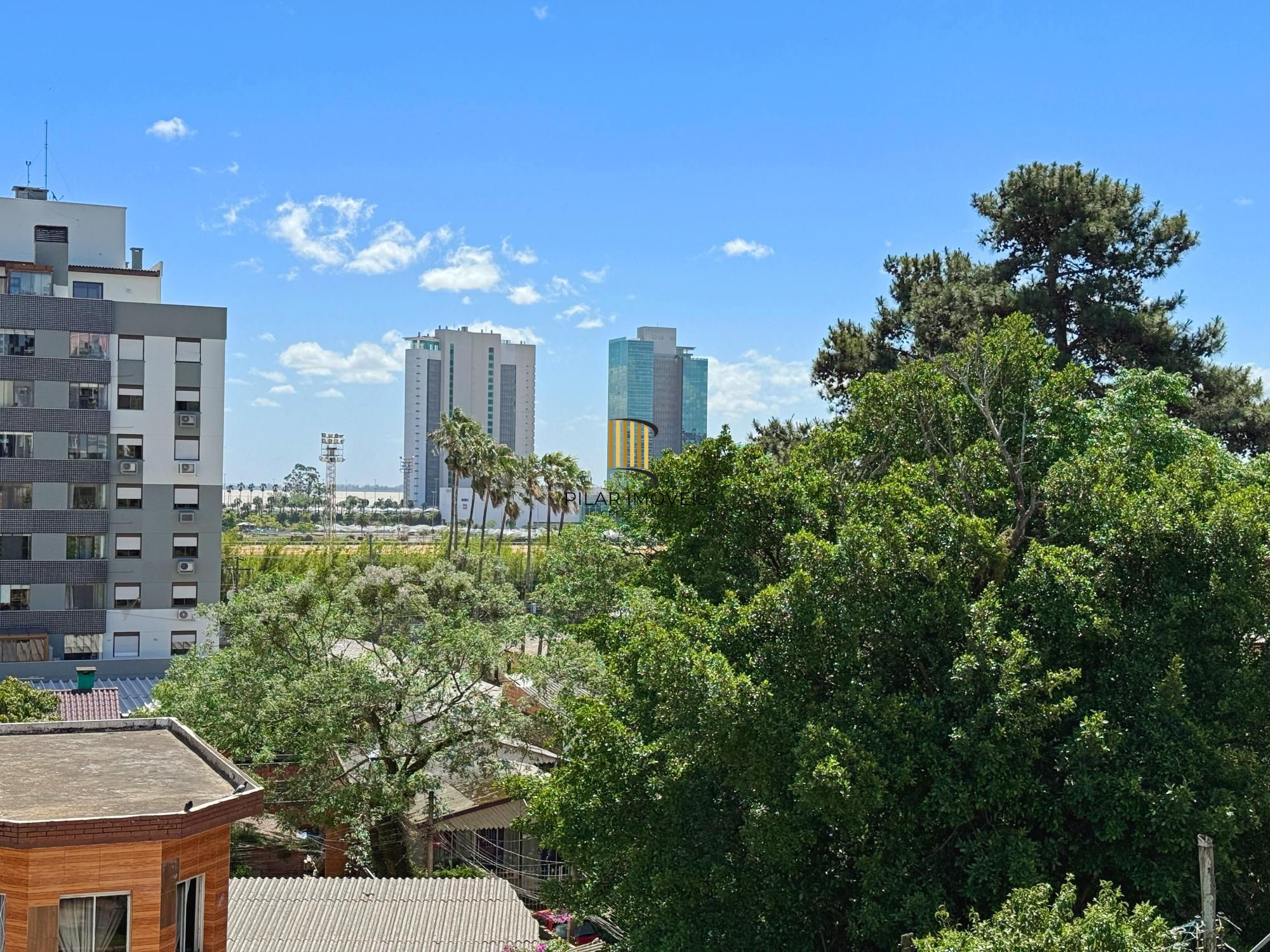 Apartamento 03 Suítes bairro Cristal, 88,97m² de área privativa, semimobiliada e 02 vagas de garagens cobertas.