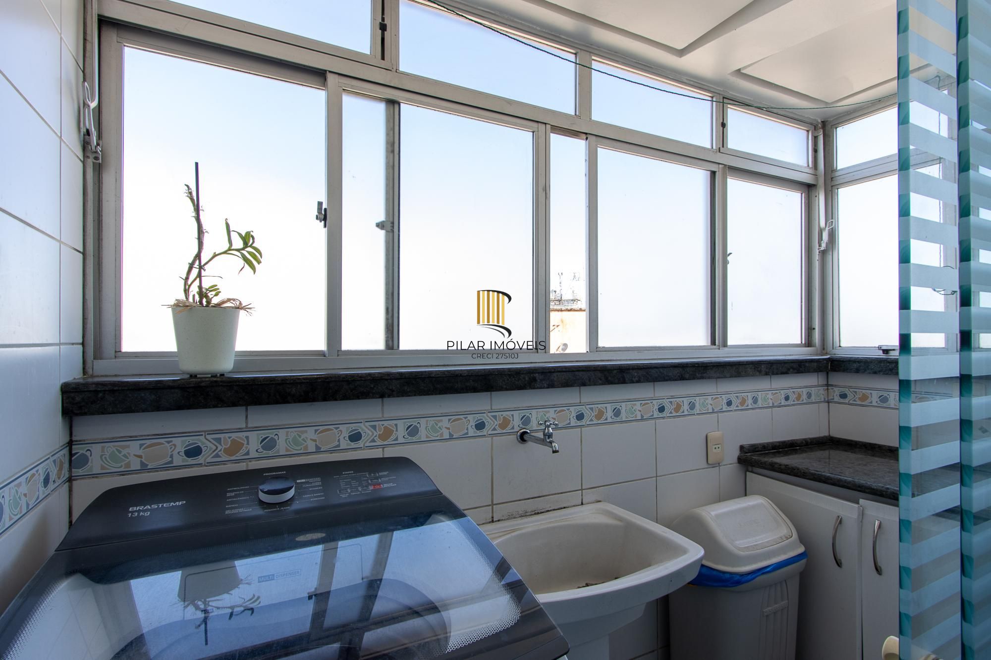 Cobertura com 2 dormitórios, incluindo 1 suíte.