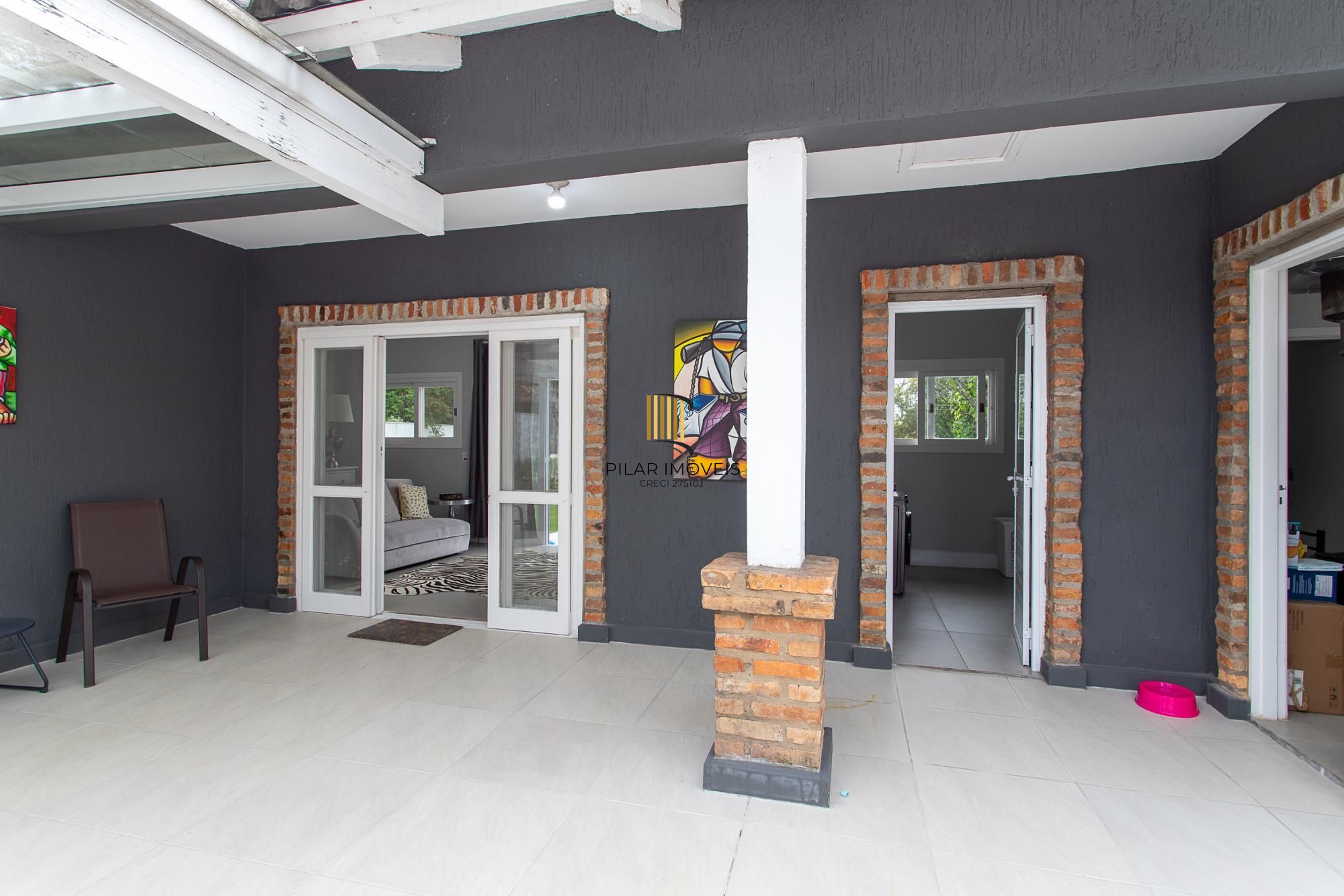 Casa térrea no Condominio Terra Ville, com patio e piscina.