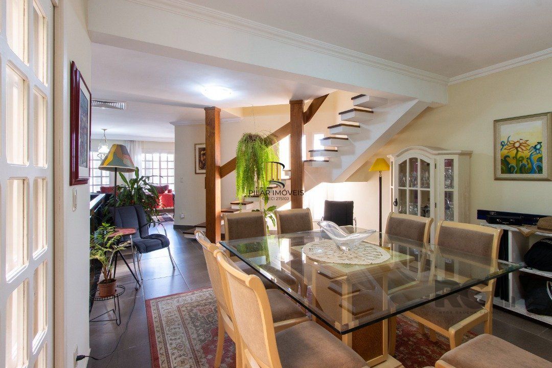 Casa para Venda - 254m², 4 dormitórios, sendo 3 suites, 5 vagas - Espirito Santo