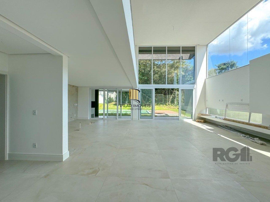 Casa Condominio para Venda - 300m², 4 dormitórios, sendo 4 suites, 2 vagas - Alphaville