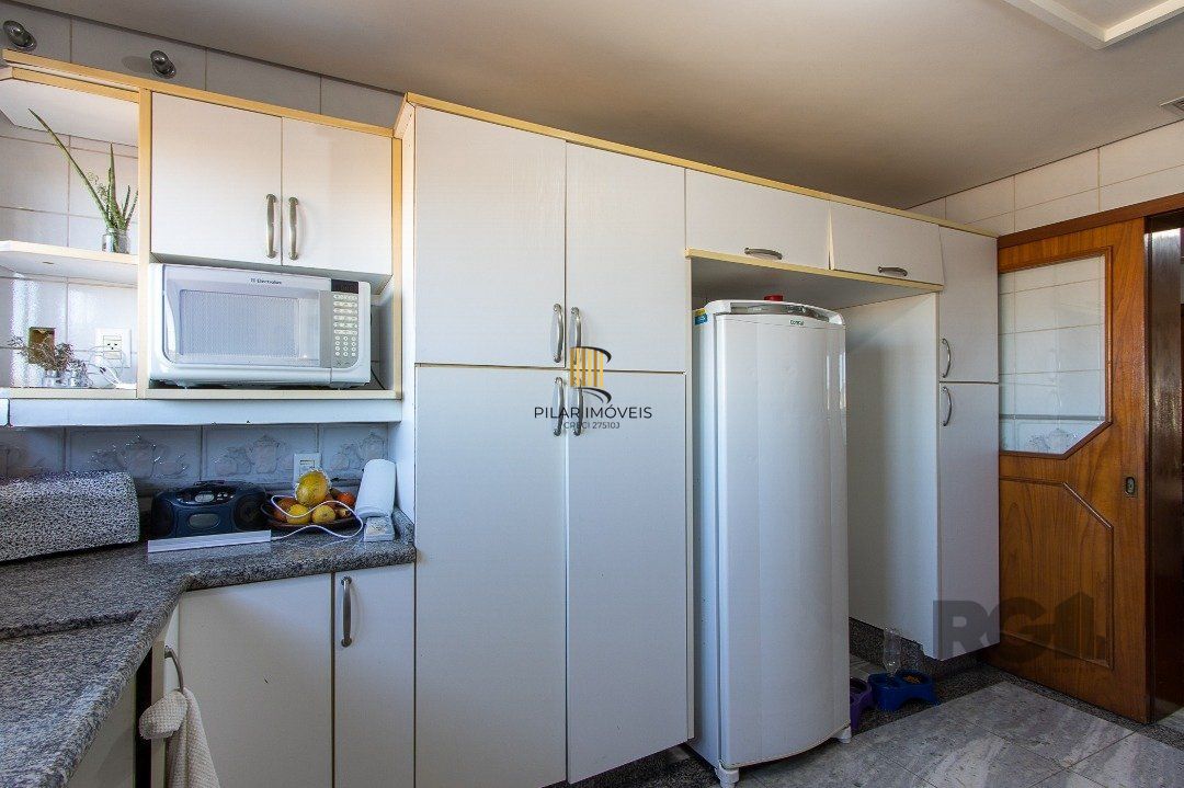 Casa para Venda - 450m², 4 dormitórios, sendo 4 suites, 5 vagas - Vila Assunção