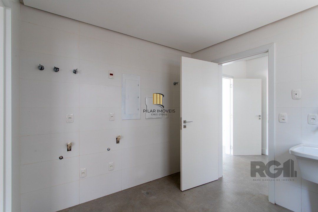 A Casa Le Mans, uma residência térrea de esquina com 389,48m2 de área coberta
